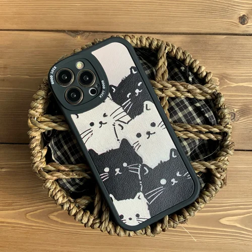 قاب موبایل آیفون گربه های کیوت سیاه و سفید محافظ لنزدار