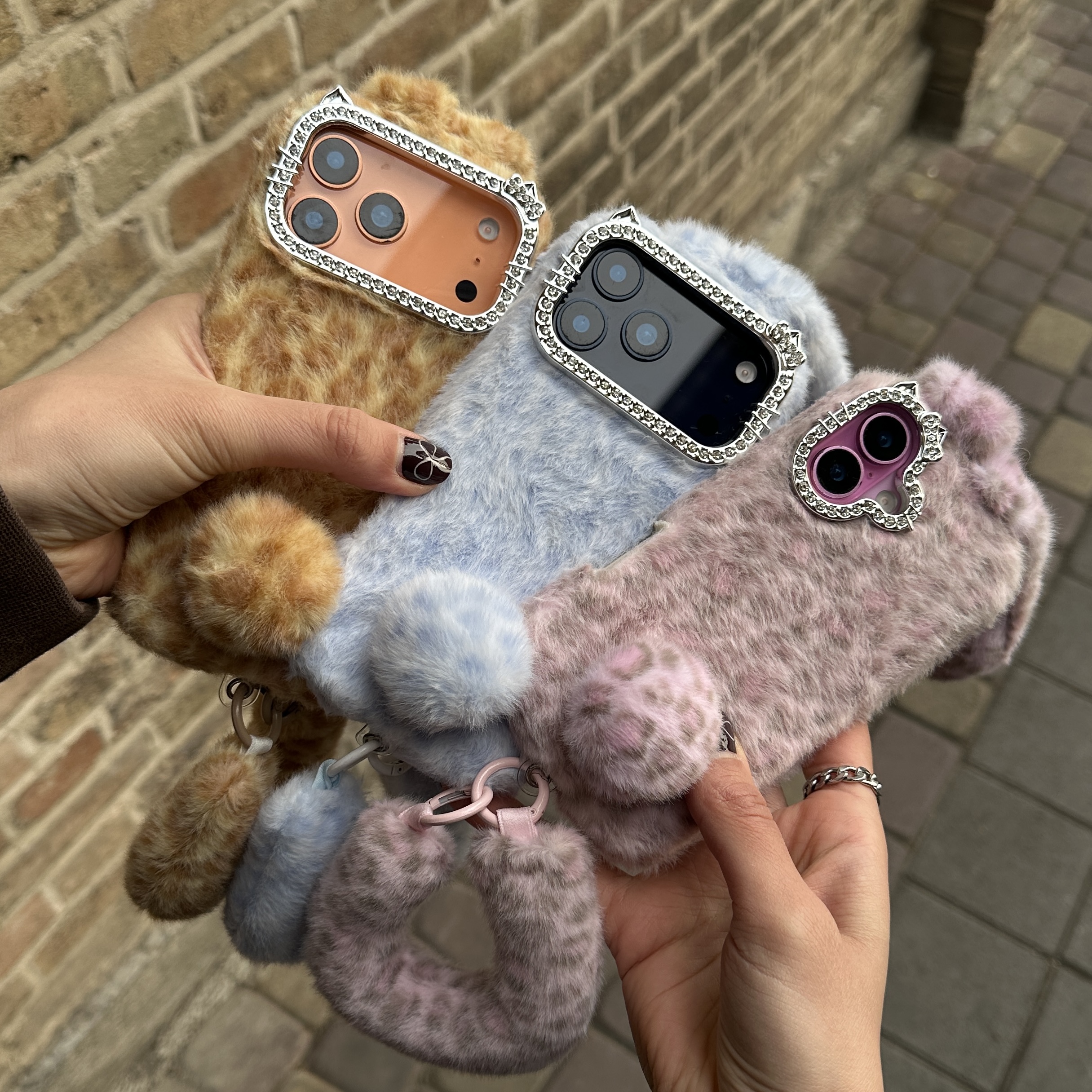 کاور گوشی آیفون خرگوش پشمالو