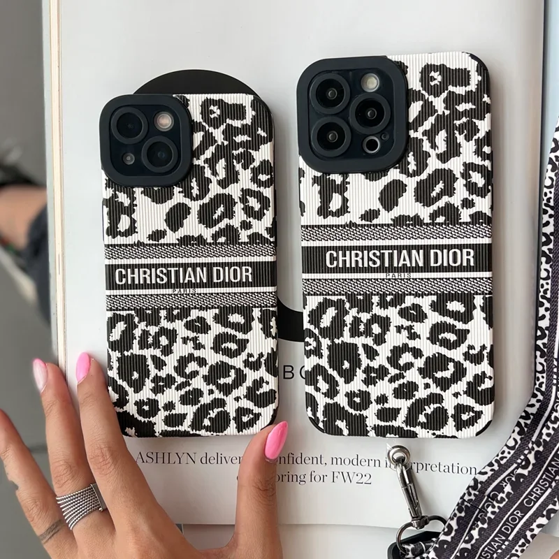 قاب گوشی موبایل آیفون Christian Dior پلنگی مشکی همراه با بند ست