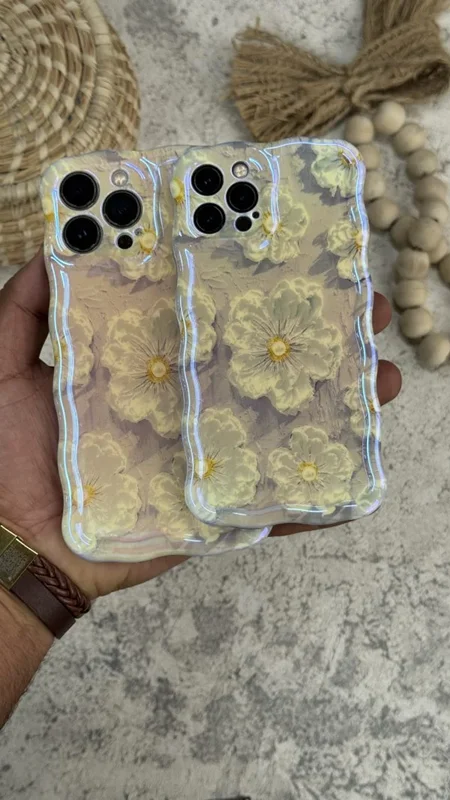 کاور گوشی آیفون گل برفی خامه ای