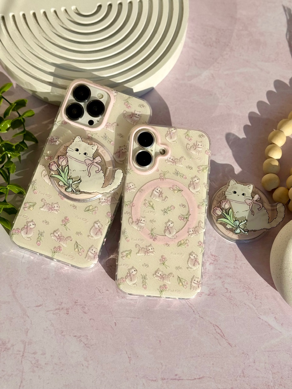 قاب موبایل آیفون گربه بازیگوش با پاپ سوکت مگنتی