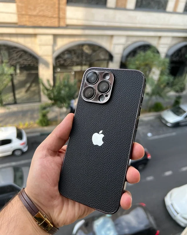 قاب موبایل آیفون چرمی دور کروم