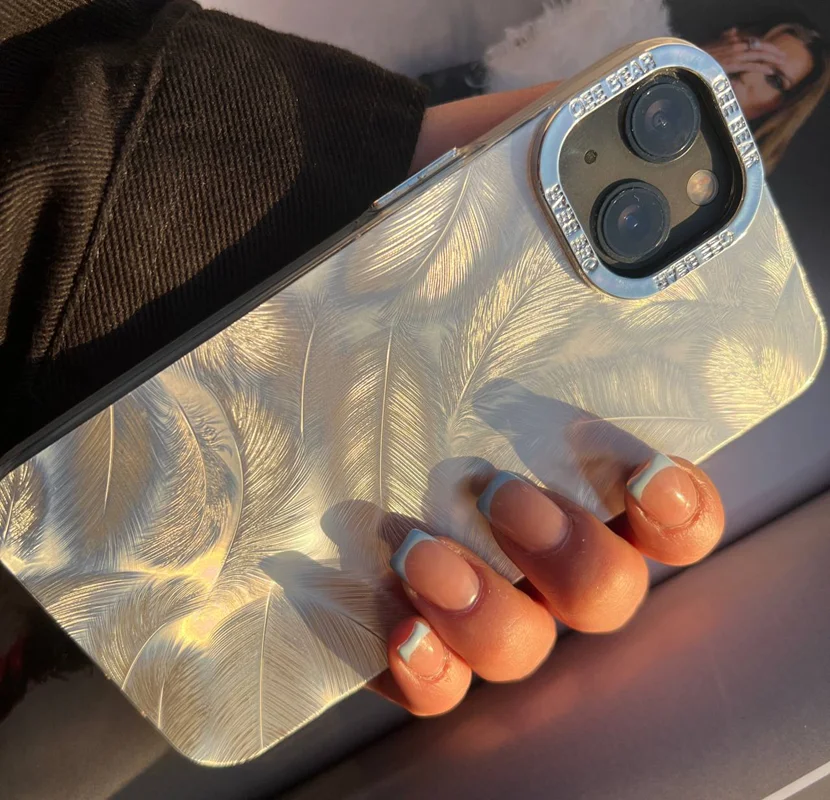 کاور گوشی آیفون پر هلوگرامی آیفونی
